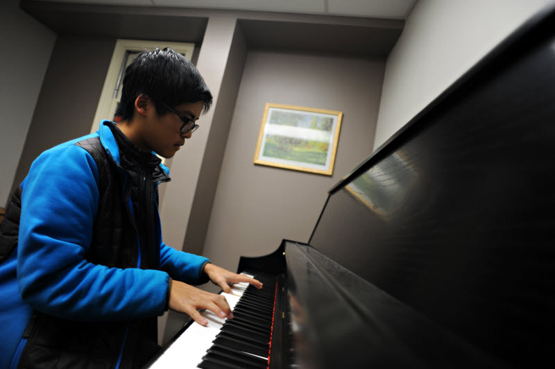 Youth Piano Lesson | Community Music School Collegeville
